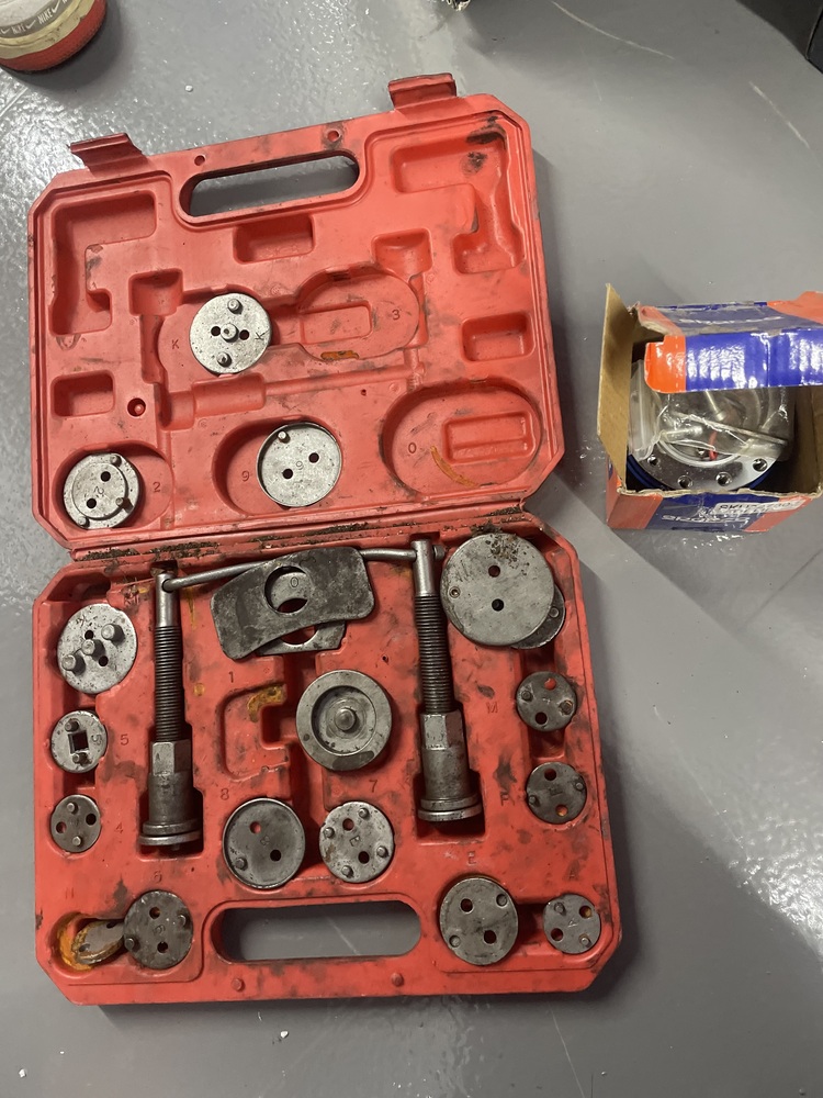 Carshalton Storage auction IB-2363 10