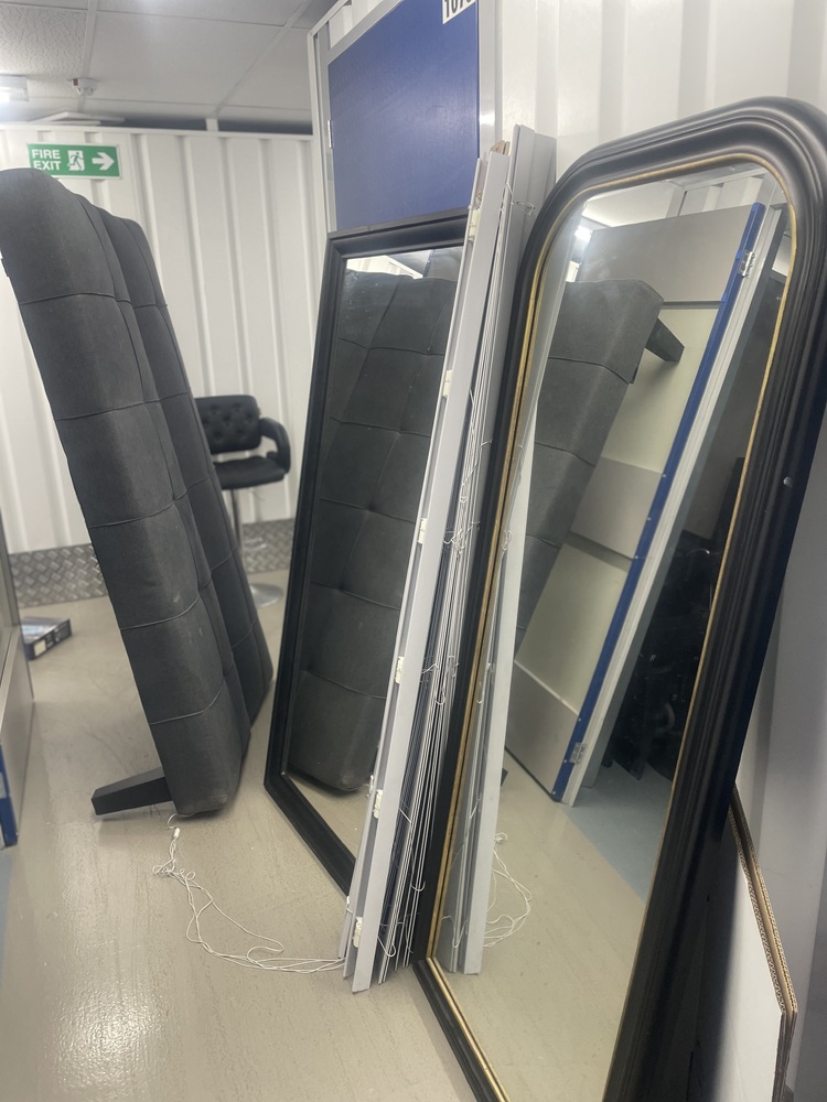 Wandsworth storage facility unit auction IB-3299 16