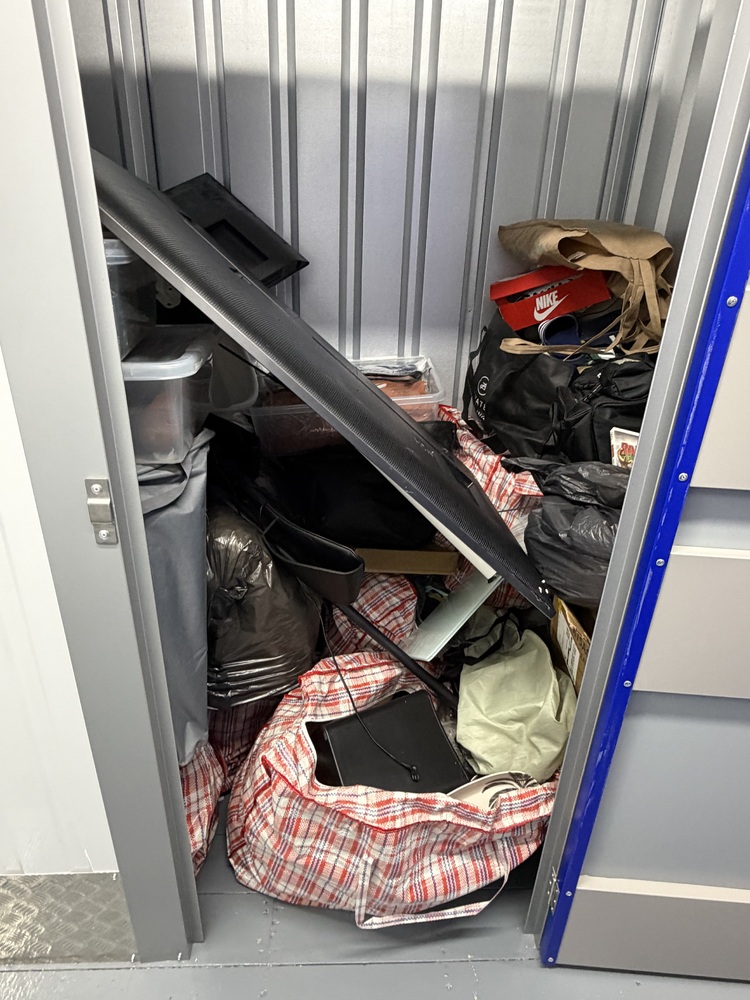 Holloway Rd storage facility unit auction IB-4120