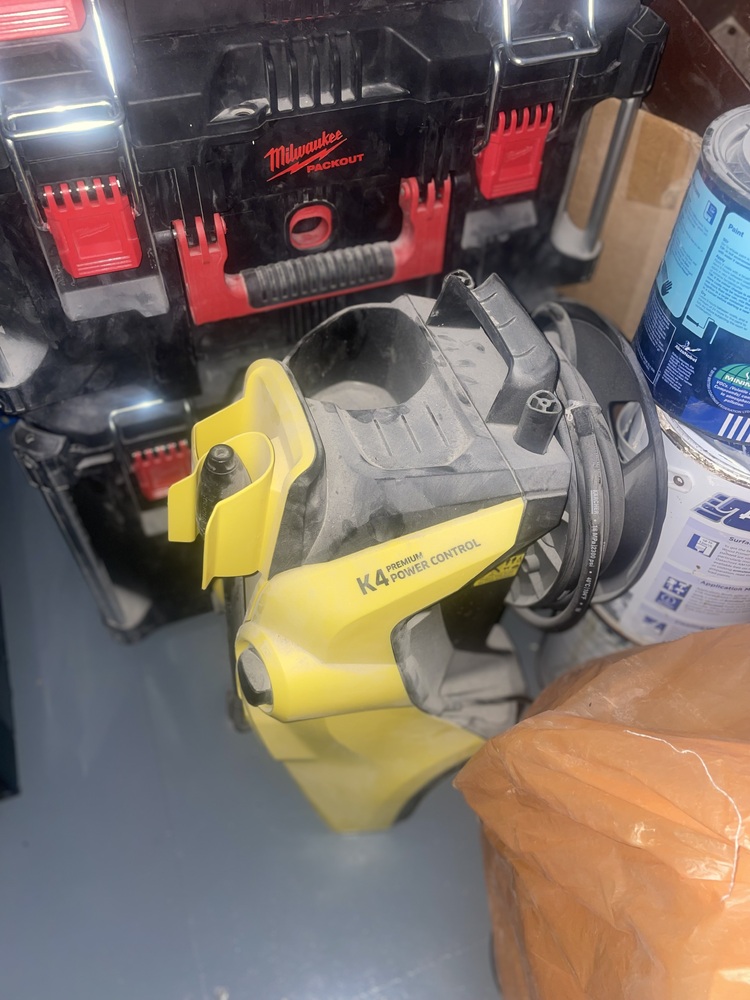 Lea Bridge storage facility unit auction IB-1859 36