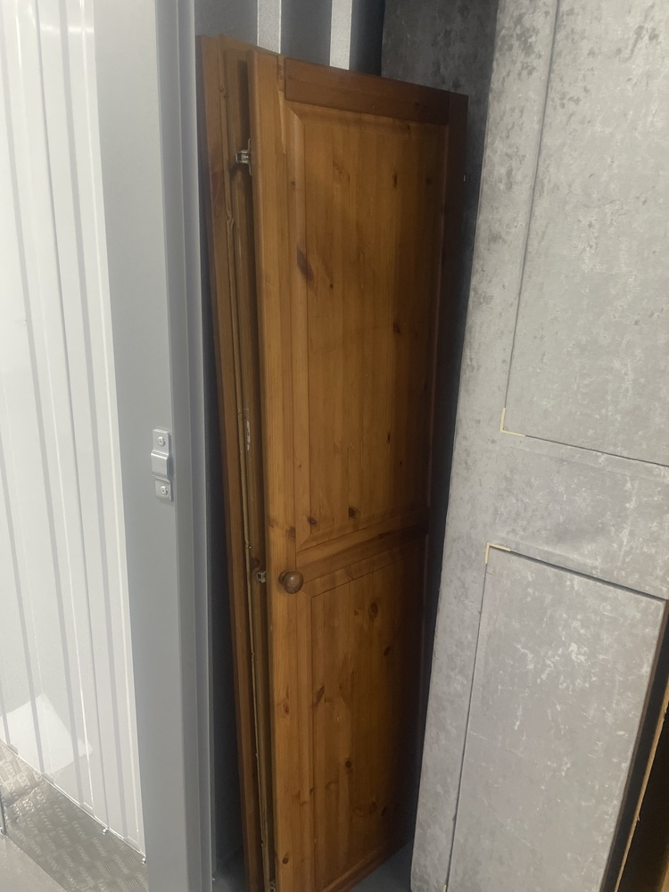 Lea Bridge Storage Unit auction IB-2804