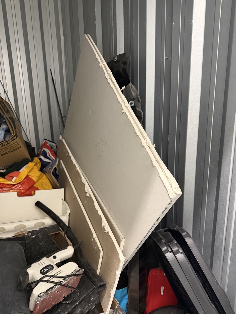 Reading storage facility unit auction IB-7669
