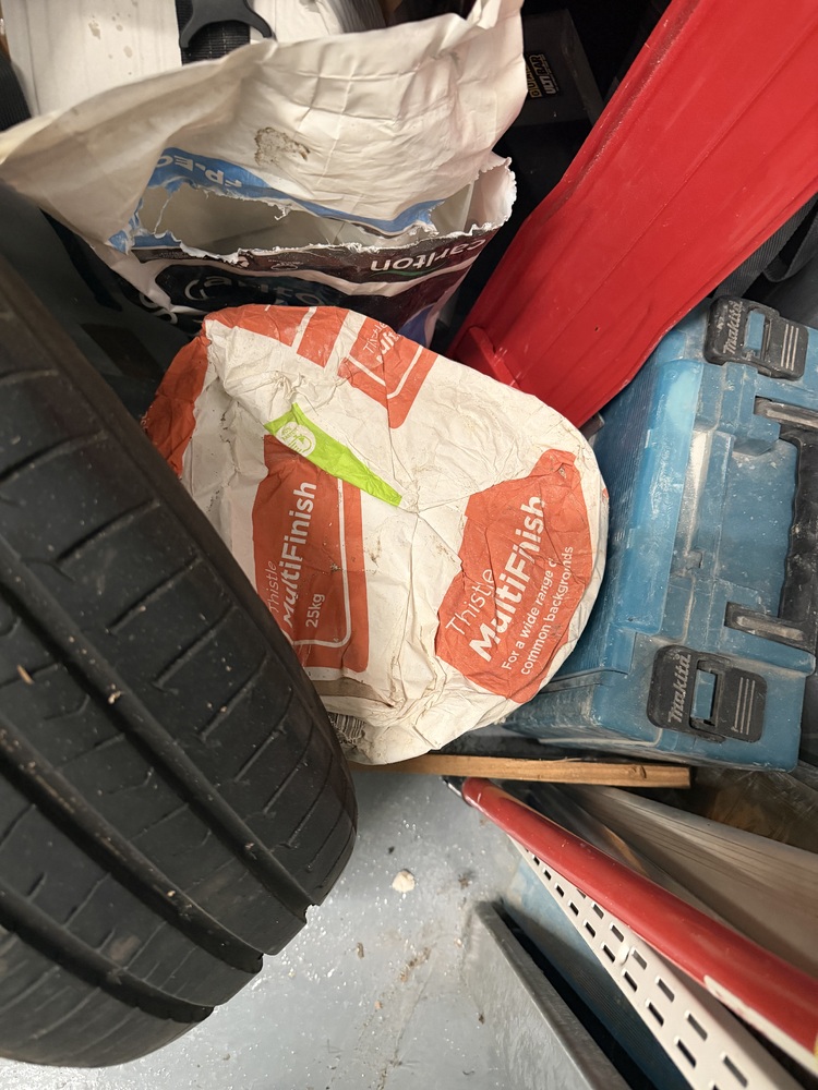 Reading Storage Unit auction IB-7669 12