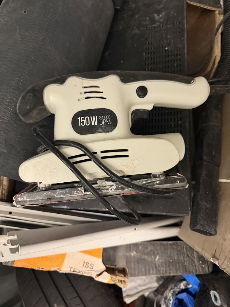 Reading Self storage unit auction IB-7669 13