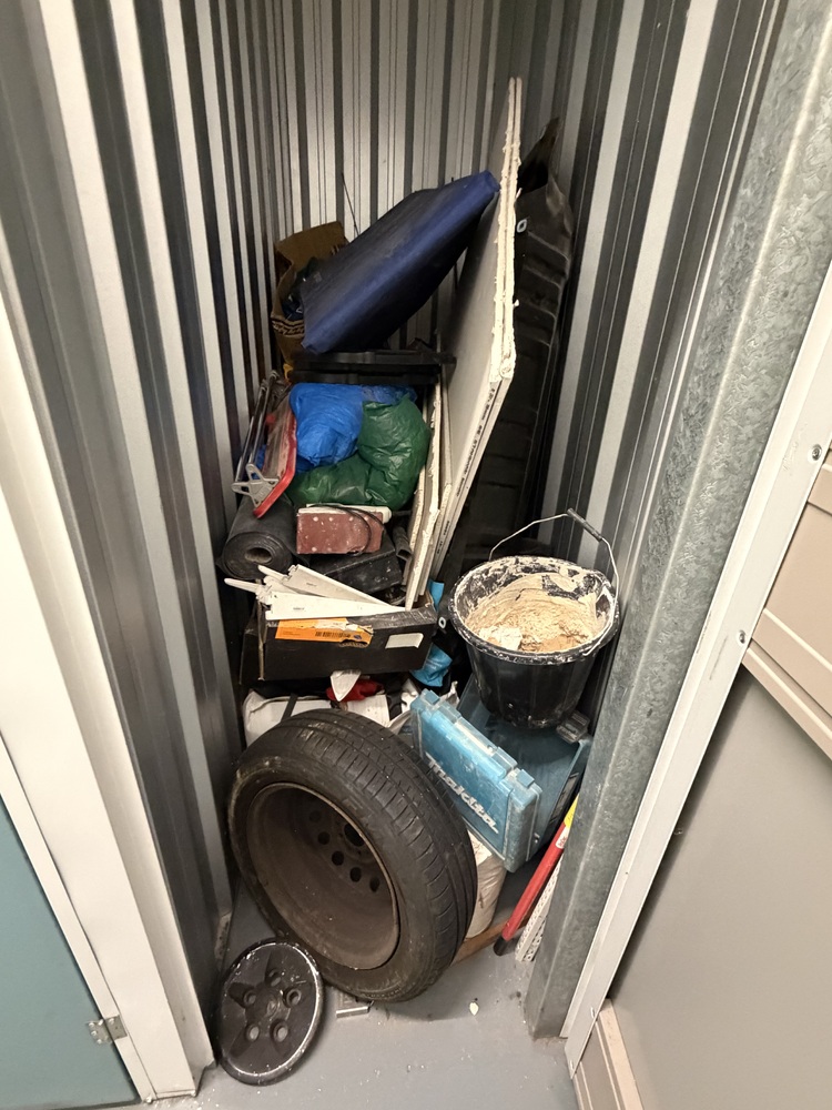Reading Self storage auction IB-7669 14