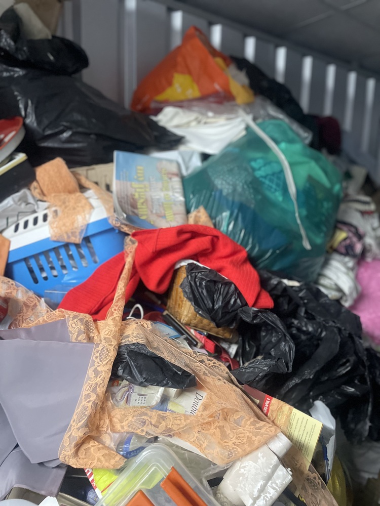 Staines Storage Unit auction IB-8633