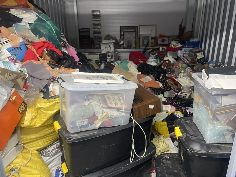 Staines storage facility unit auction IB-8633