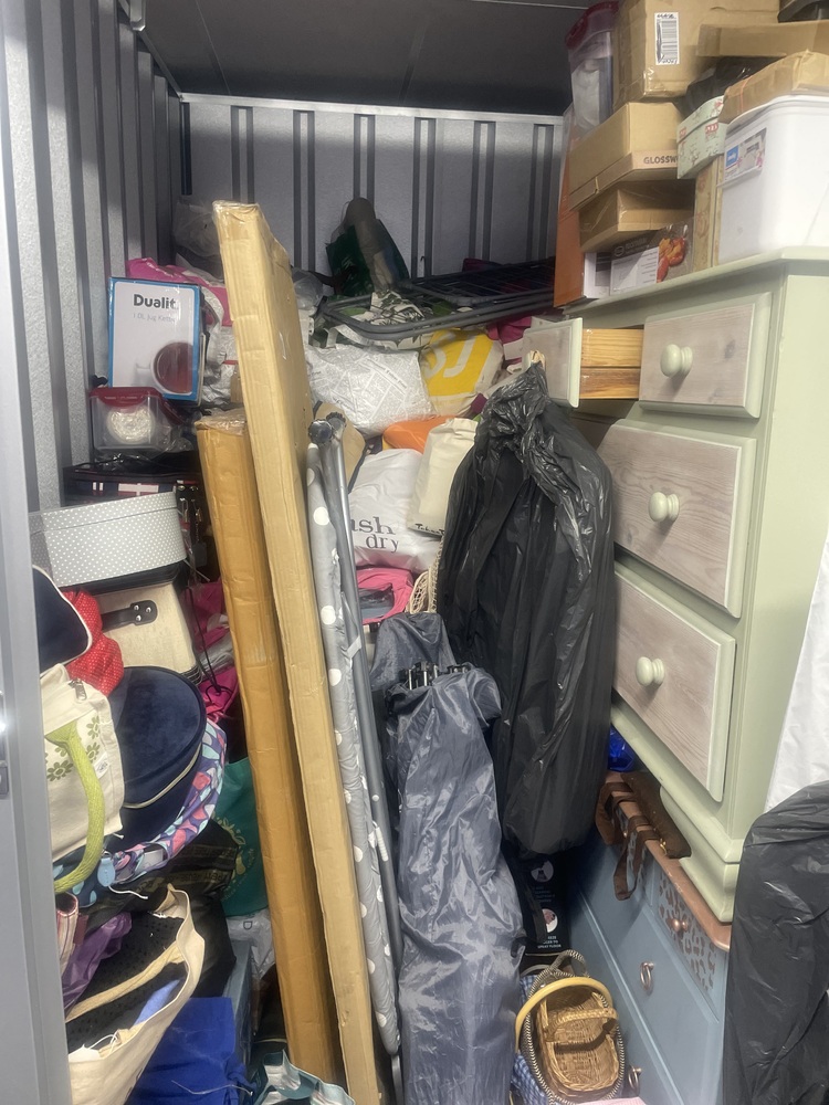 Staines Storage Unit auction IB-1550