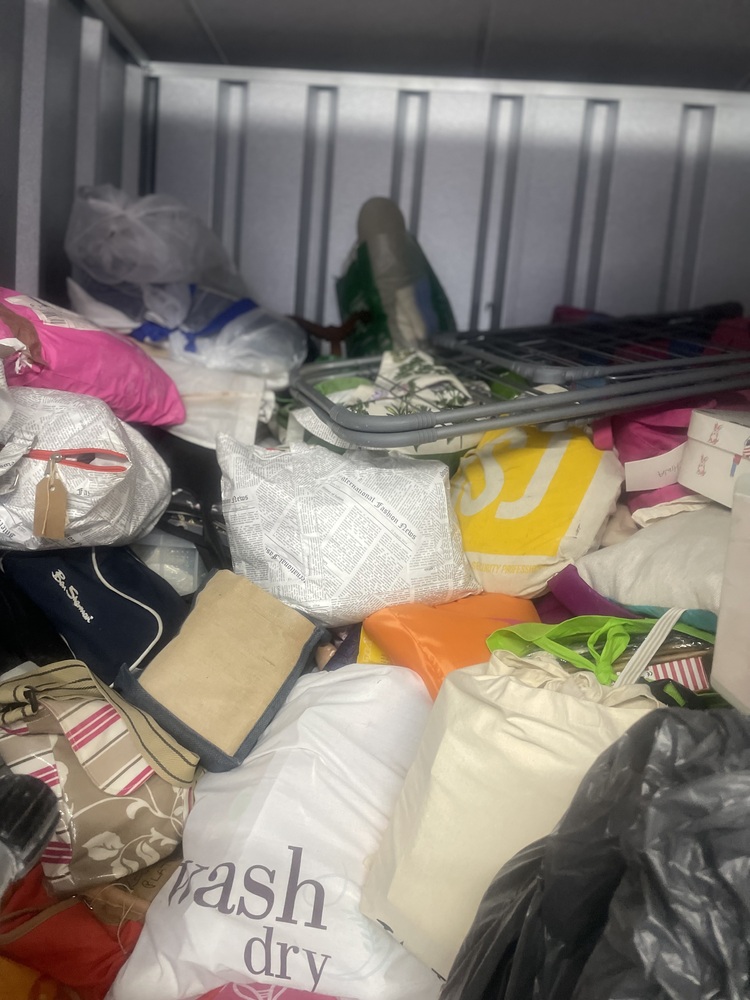 Staines storage facility unit auction IB-1550