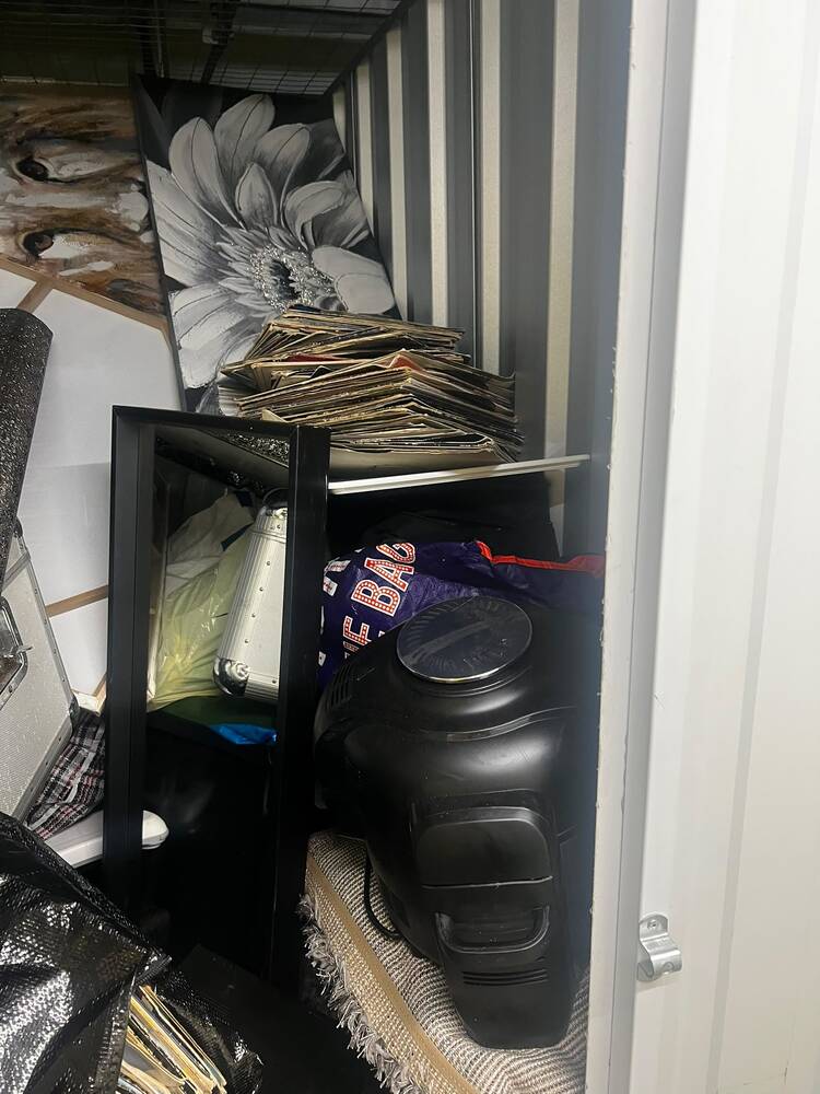 PENTHOUSE CLEARANCE CROYDON Storage Unit auction IB-7853