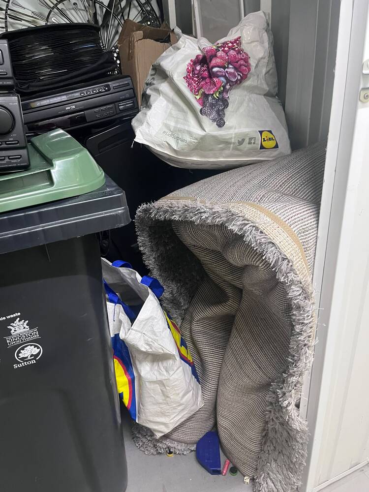 PENTHOUSE CLEARANCE CROYDON Storage Unit auction IB-7853