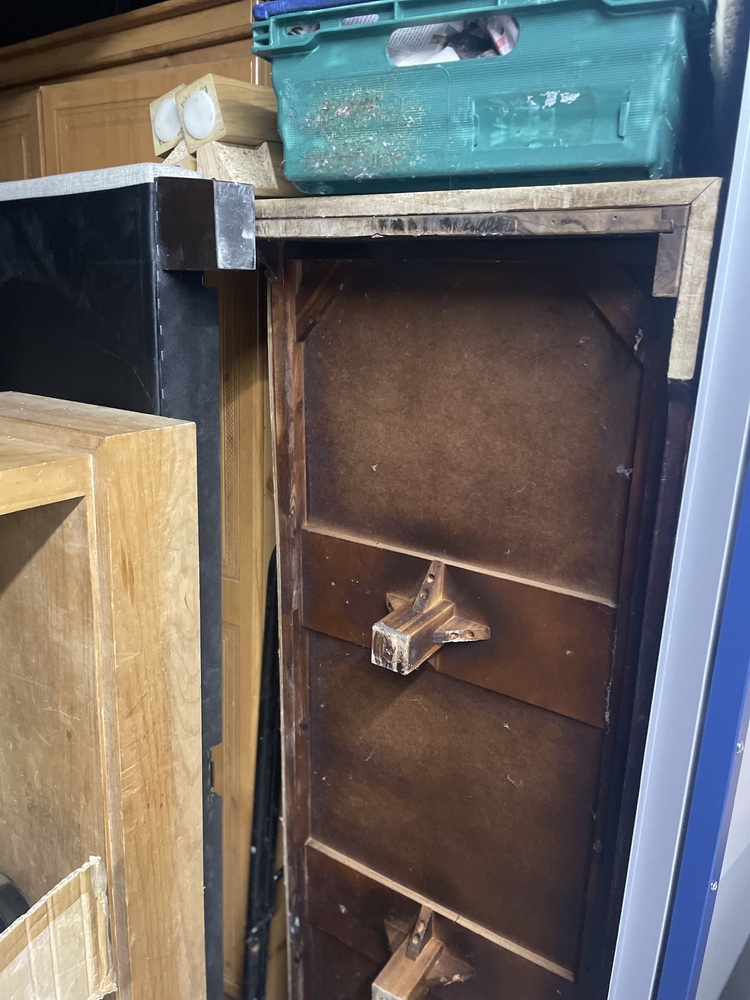 Mitcham Storage Unit auction IB-8628