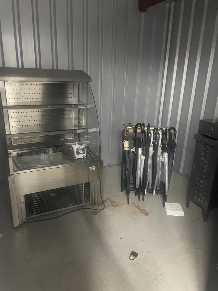 Paddington Self storage unit auction IB-9425
