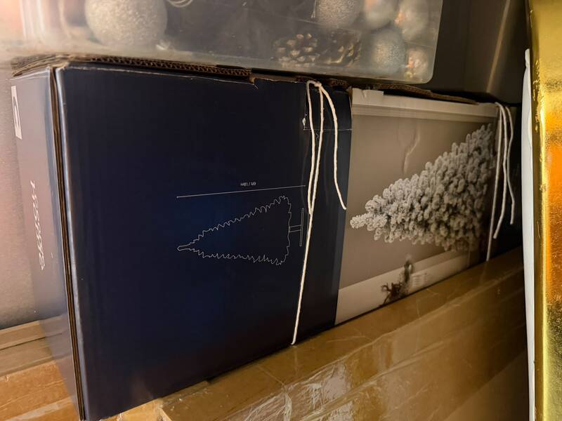 Storage Giant Nottingham Self storage unit auction IB-8124