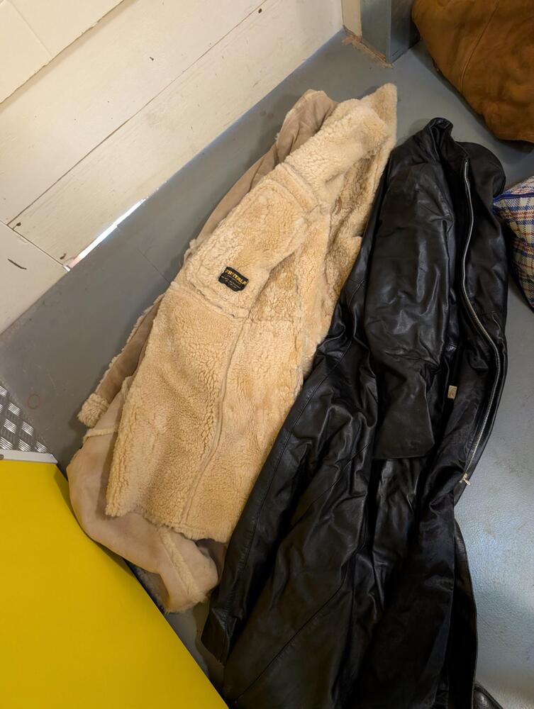Southwark Self storage unit auction IB-4974