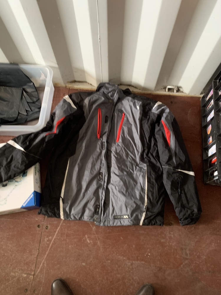 Eastleigh storage facility unit auction IB-6866 26
