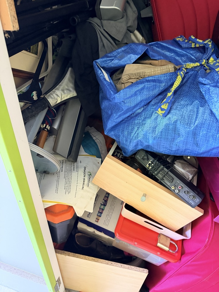 StorageMart Brighton (Crowhurst Rd) Storage auction IB-1215 10