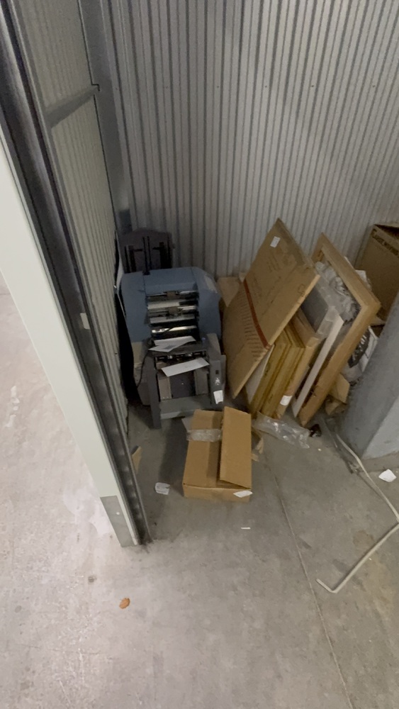 Southampton storage facility unit auction IB-5318