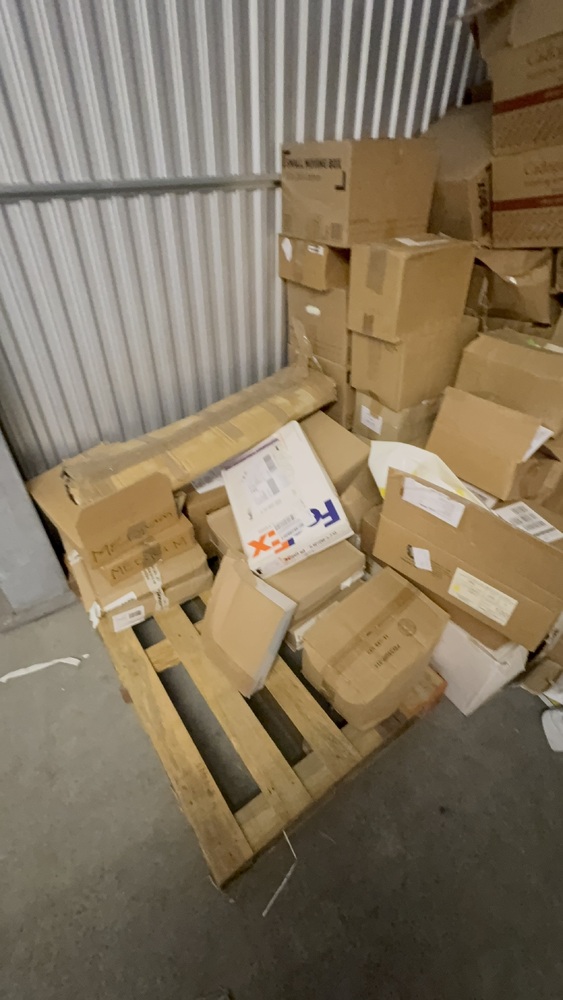 Southampton Storage Unit auction IB-5318 12