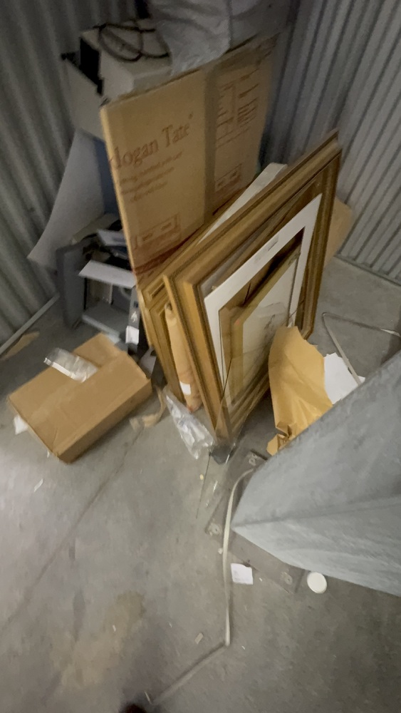 Southampton storage facility unit auction IB-5318 16