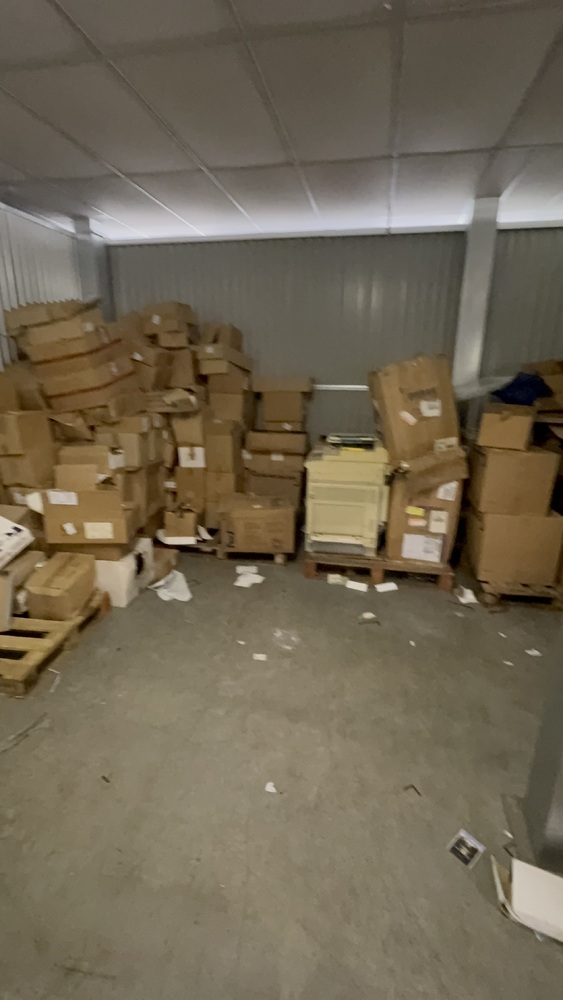 Southampton storage facility unit auction IB-5318 36