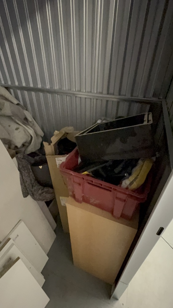 Southampton Storage Unit auction IB-3863