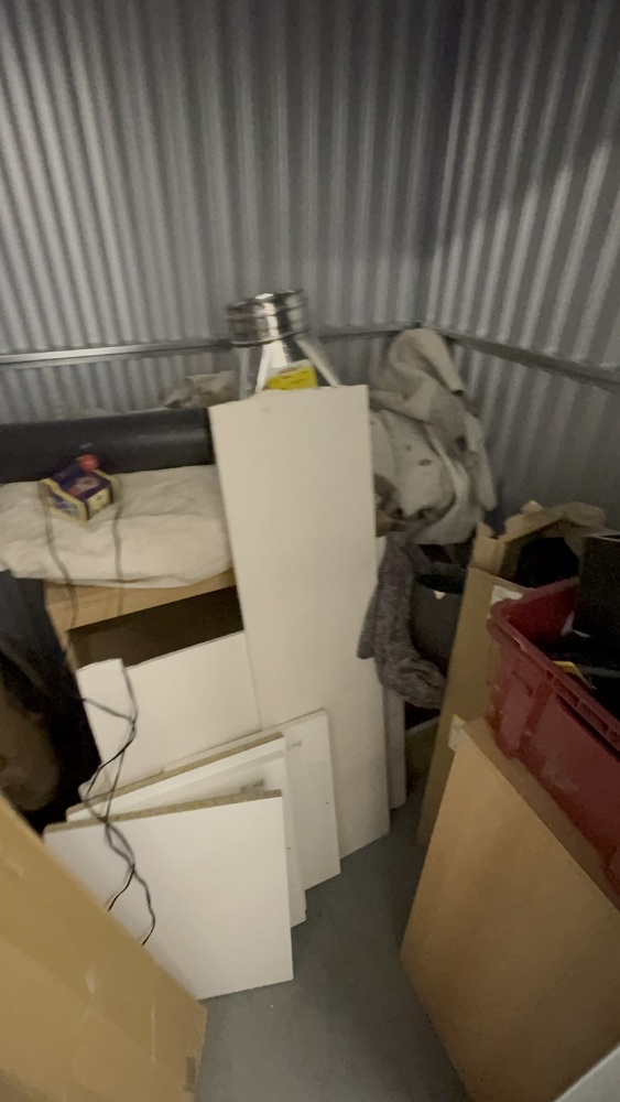 Southampton storage facility unit auction IB-3863