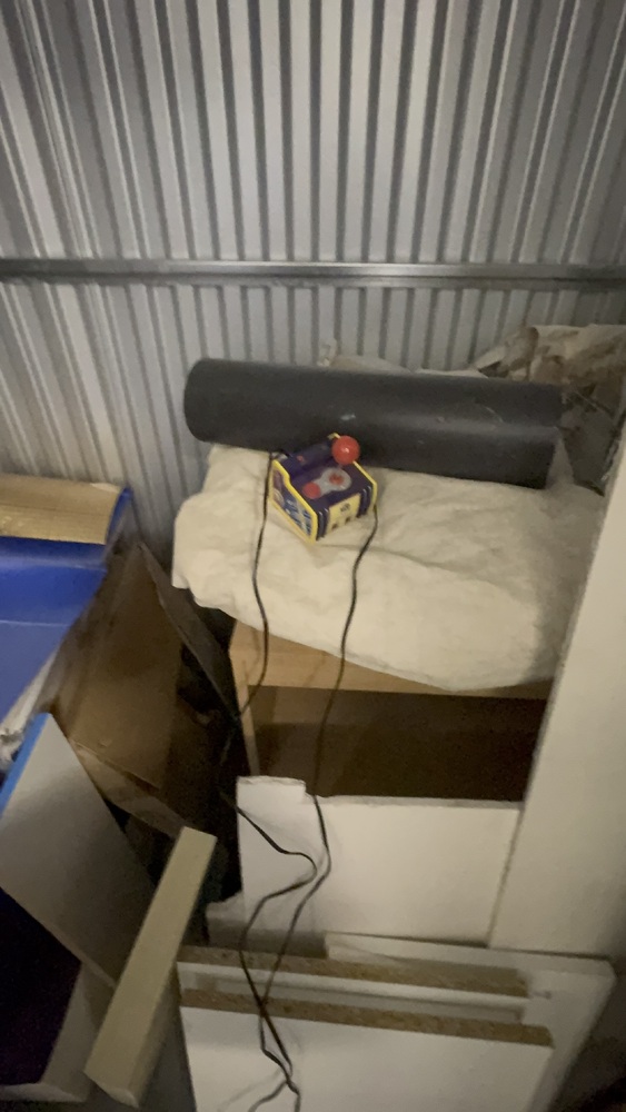 Southampton storage facility unit auction IB-3863 16