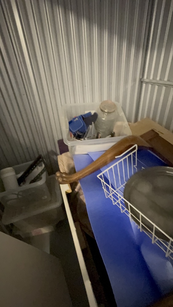 Southampton Storage Unit auction IB-3863 22