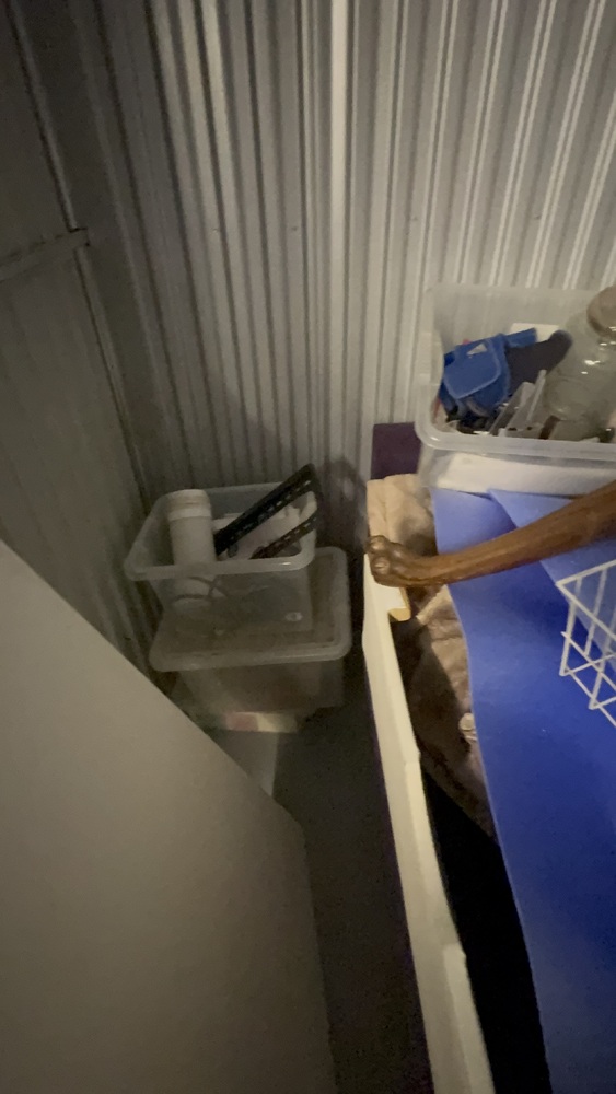 Southampton Self storage unit auction IB-3863 23