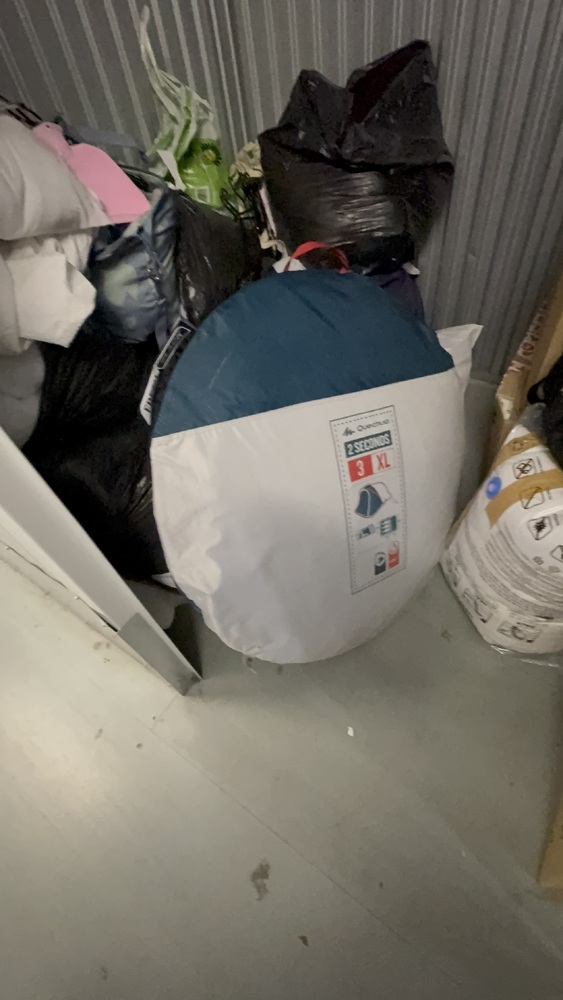 Southampton storage facility unit auction IB-7841 16