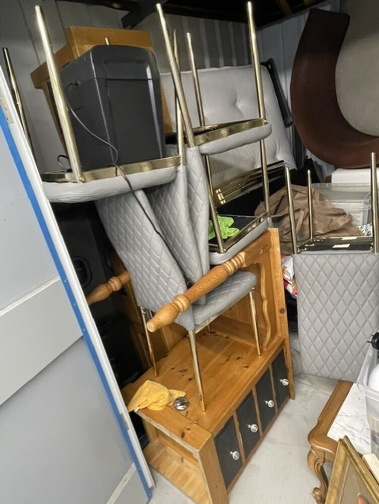 StorageMart Maidstone Self storage auction IB-1736
