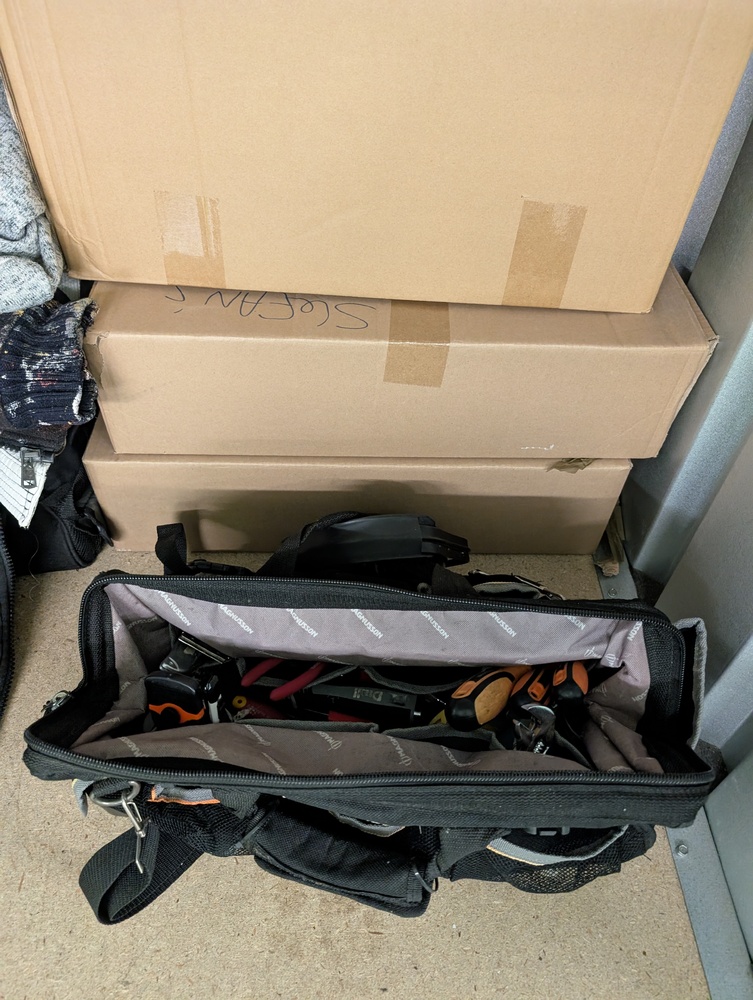 StorageMart Newhaven Self storage unit auction IB-6908
