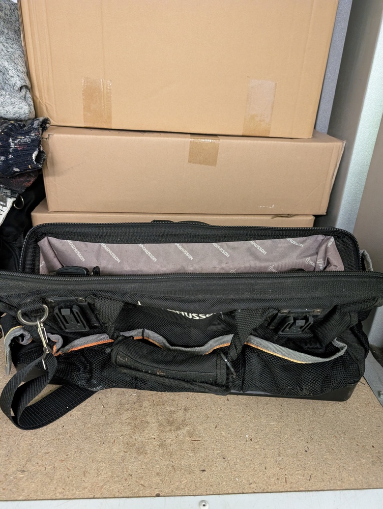StorageMart Newhaven Self storage auction IB-6908