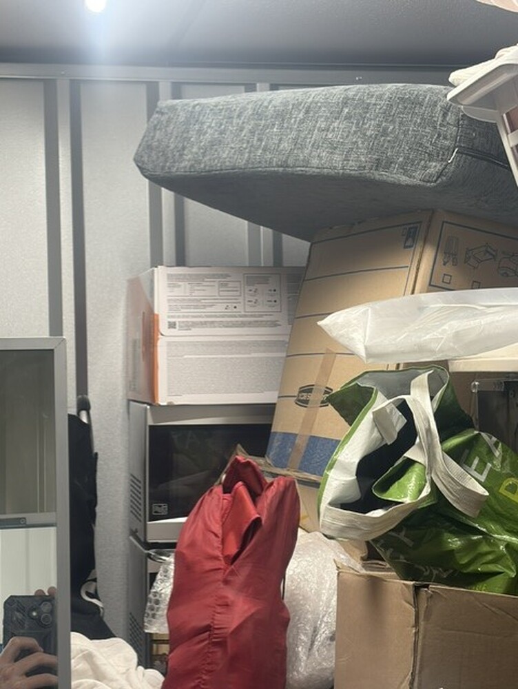 StorageMart Dunstable  Self storage unit auction IB-3359