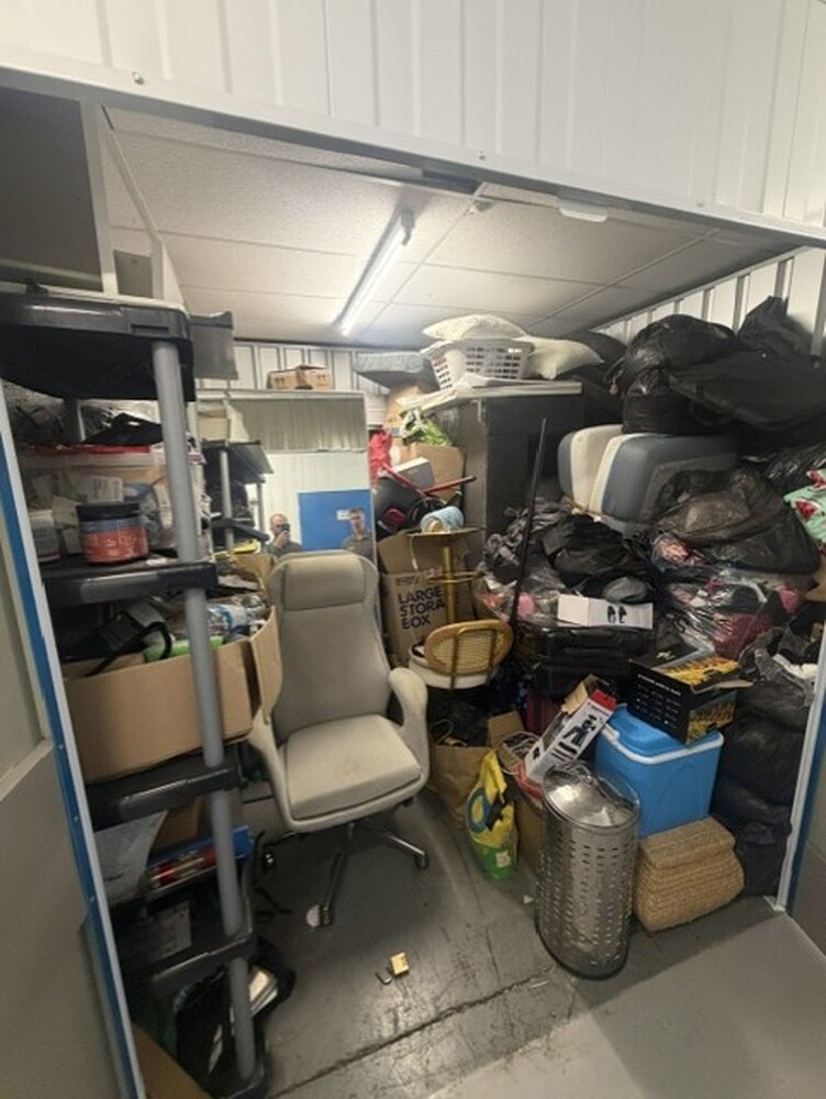 StorageMart Dunstable  storage facility unit auction IB-3359