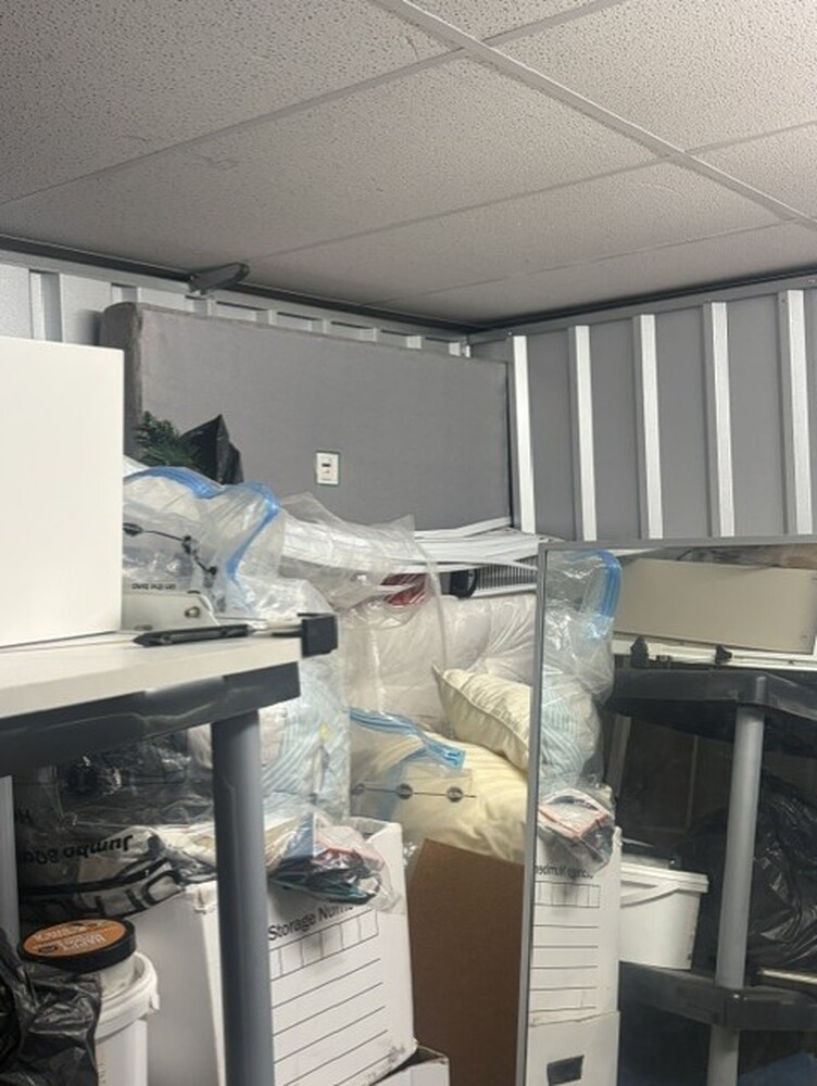 StorageMart Dunstable  Self storage auction IB-3359
