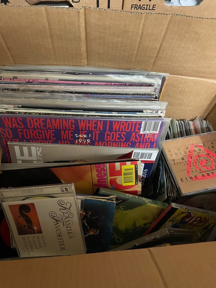 Charlton Self storage auction IB-1197 14