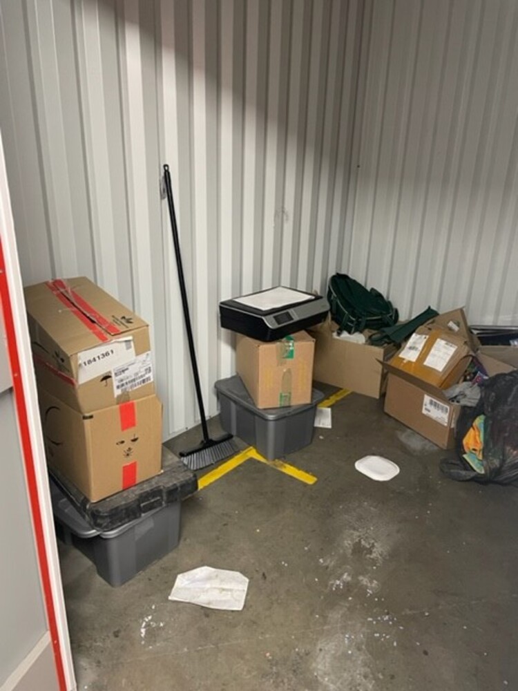 iBidOnStorage.co.uk The Storage Team Auction 16657501848556