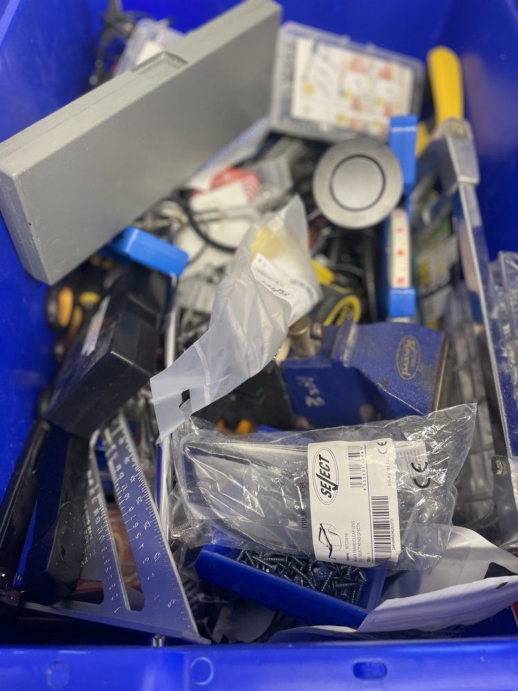 Camden Town Storage auction IB-6862 20