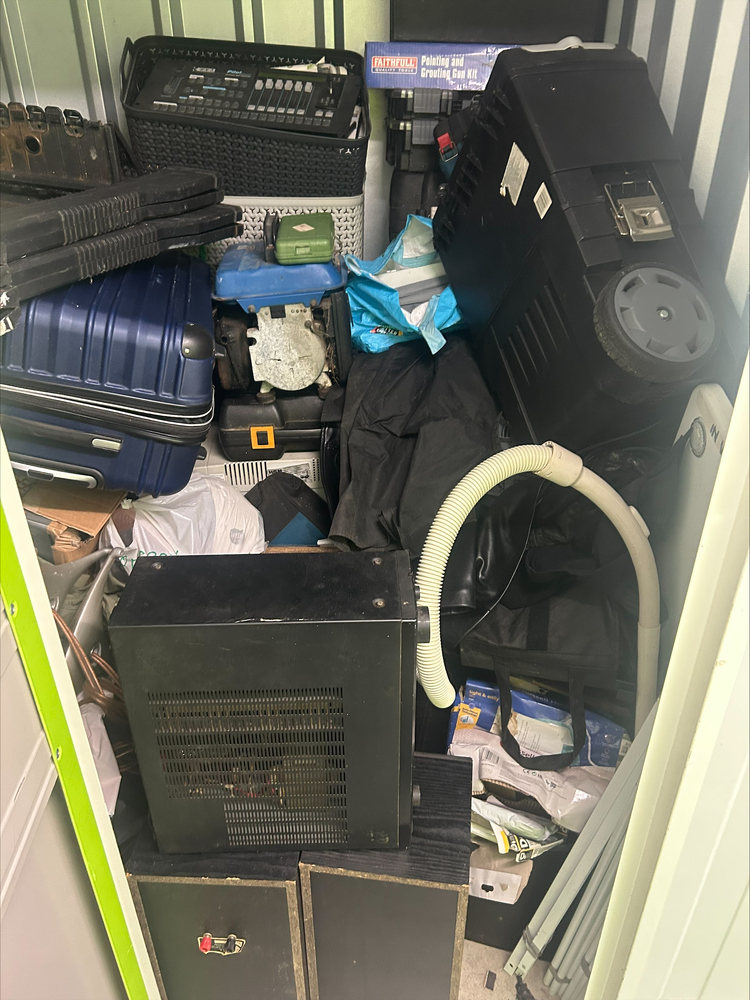 StorageMart Hove Self storage auction IB-5261 14