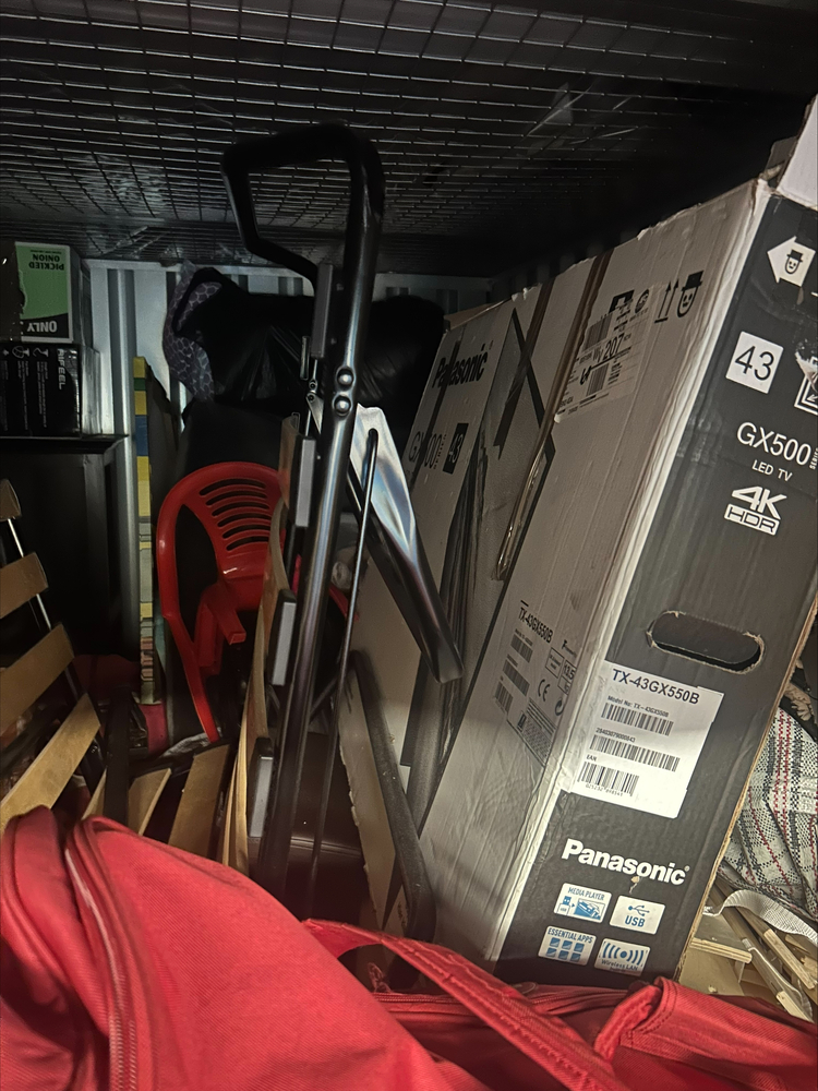 StorageMart Hove Storage Unit auction IB-5869 12