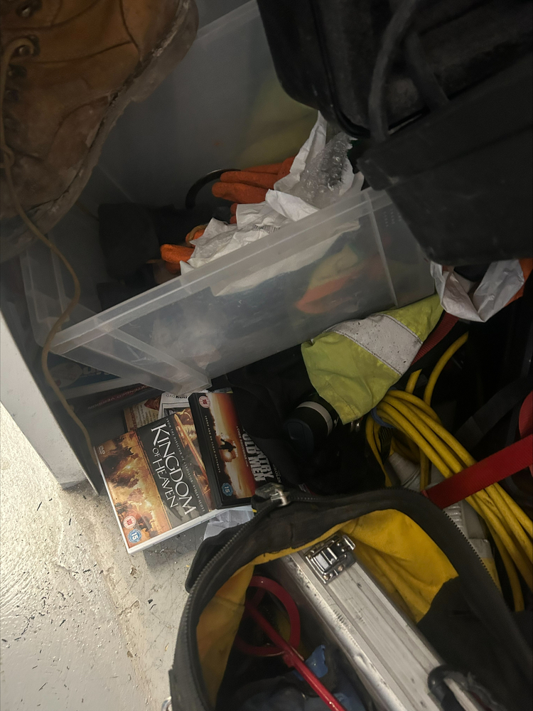 StorageMart Hove Self storage unit auction IB-4729