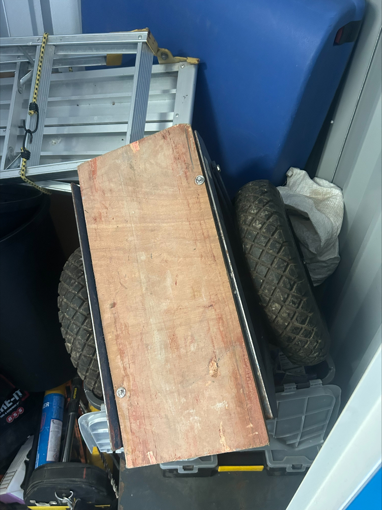 StorageMart Hove storage facility unit auction IB-4729