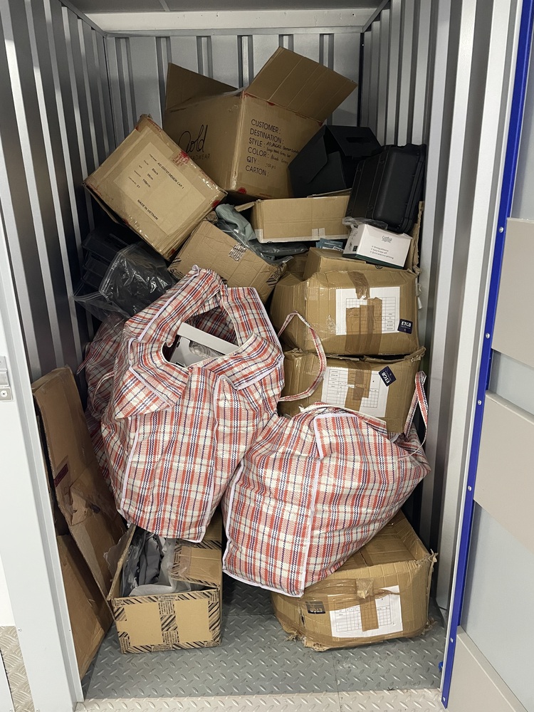 Bow Self storage unit auction IB-8932