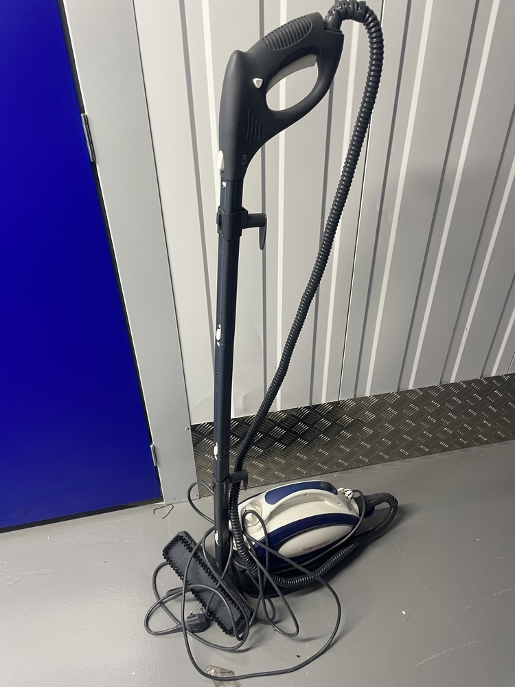 Bow Self storage unit auction IB-7431 13