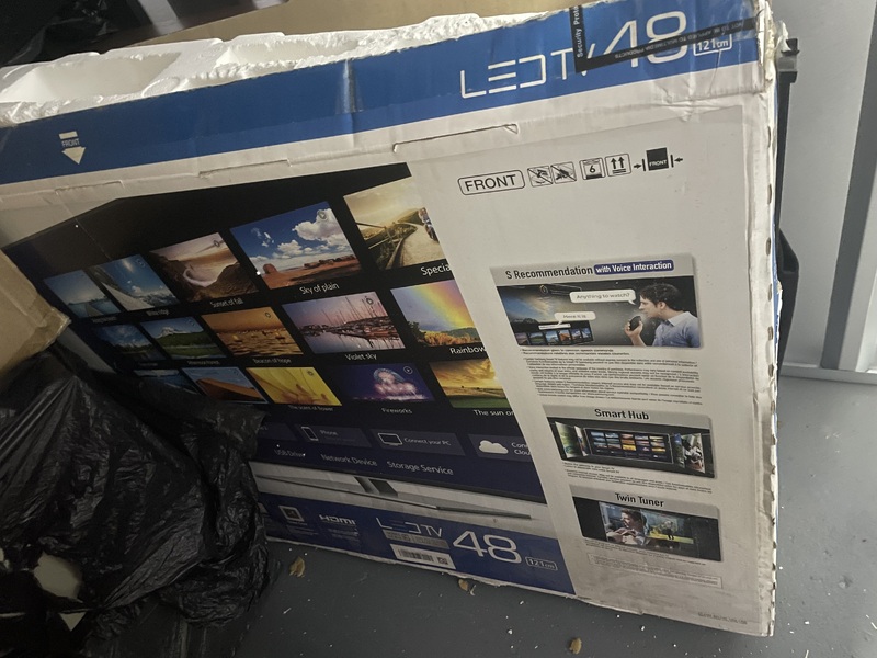 Bow Self storage unit auction IB-9563