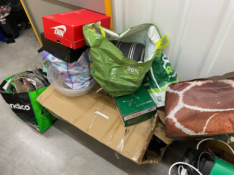 Ipswich storage facility unit auction IB-8465