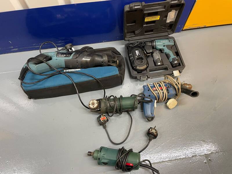 Ipswich storage facility unit auction IB-3832 16