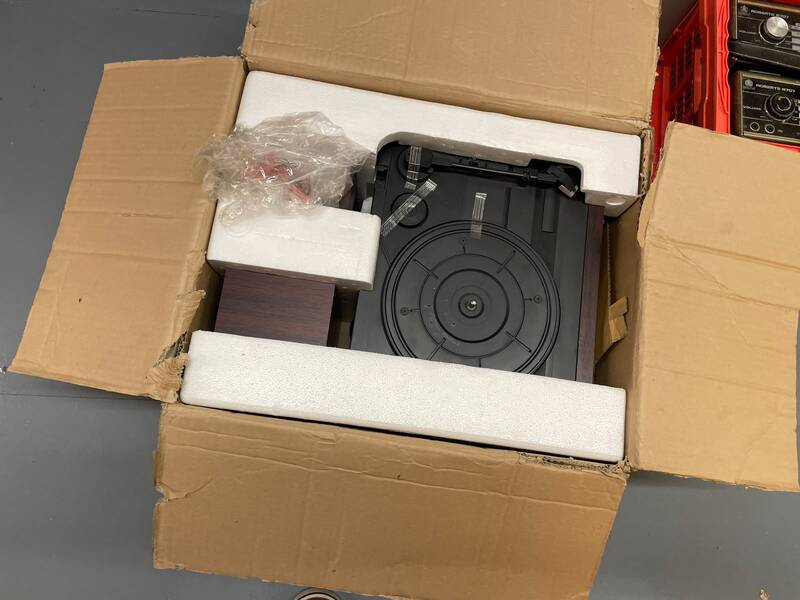 Ipswich storage facility unit auction IB-7500
